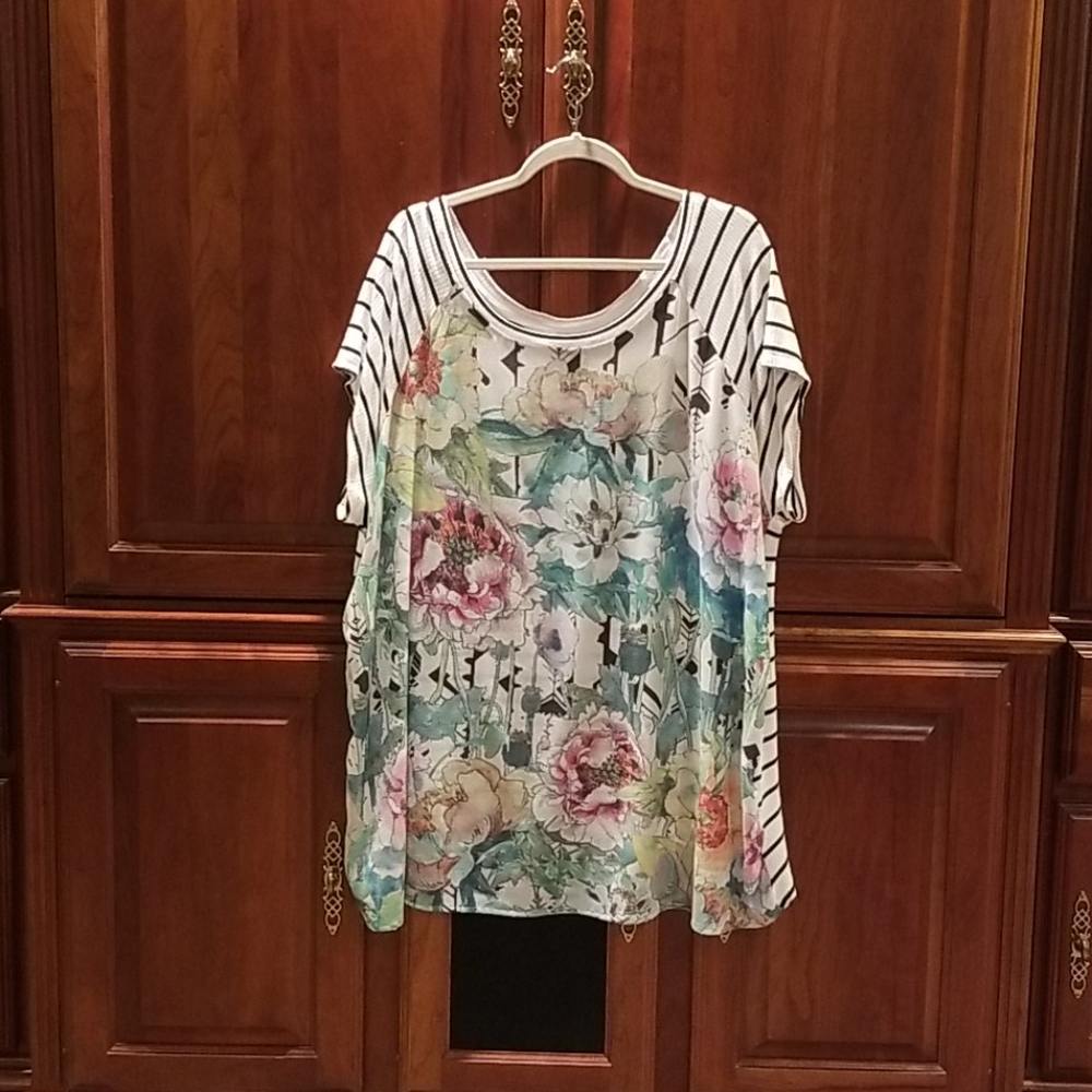 ☀️Bobeau Tunic☀️